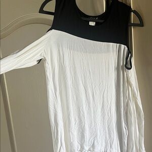 VENUS Black and White Long Sleeve Top